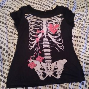 Cute rip sleeved shirt